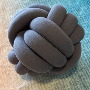Bearaby Hugget Gray Knot Stress Relief Pillow - Medium